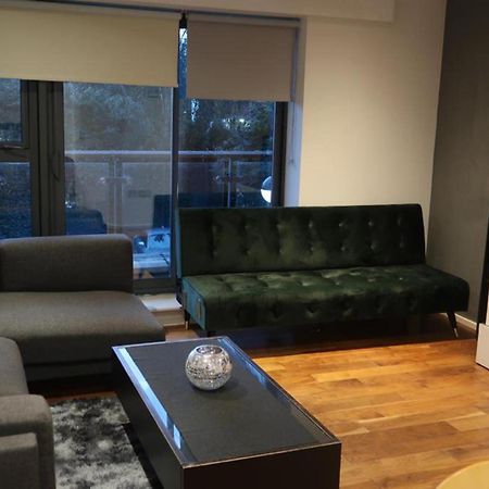 Immaculate 1-Bed Apartment In Лондон Екстер'єр фото