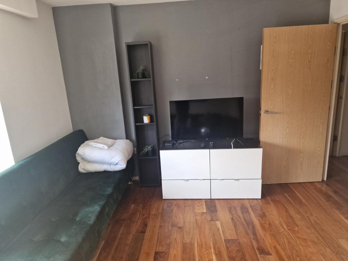 Immaculate 1-Bed Apartment In Лондон Екстер'єр фото