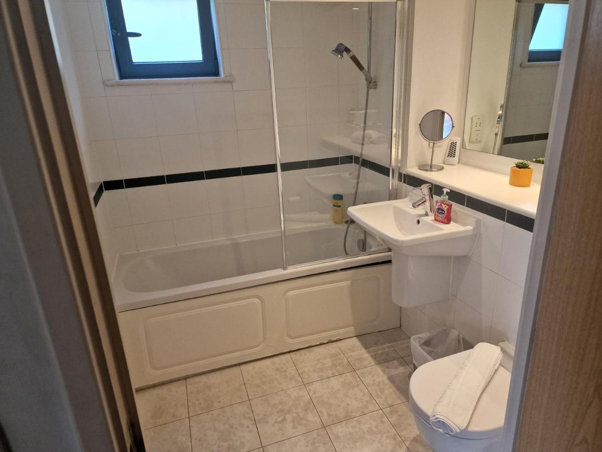 Immaculate 1-Bed Apartment In Лондон Екстер'єр фото