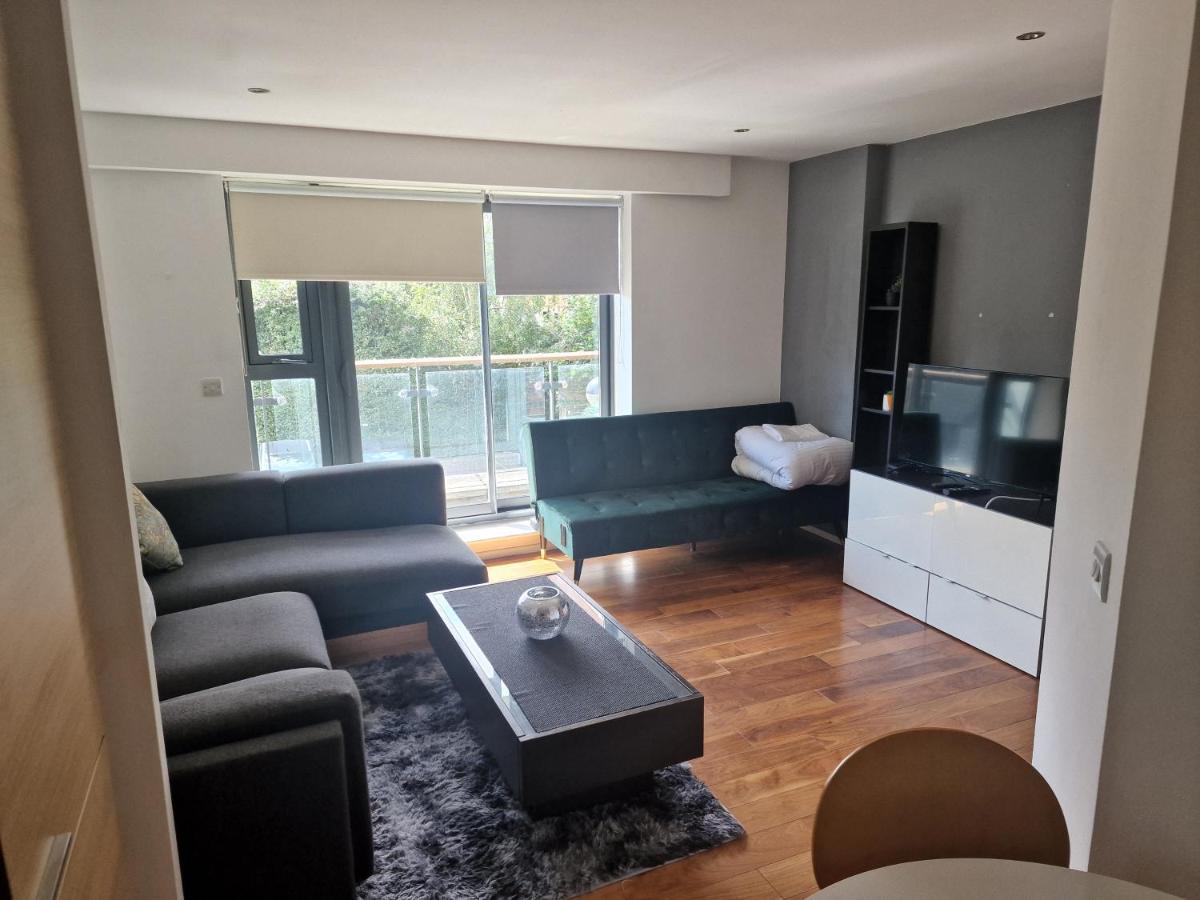 Immaculate 1-Bed Apartment In Лондон Екстер'єр фото